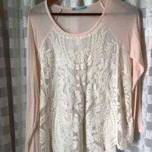Like new Maurice’s lace top